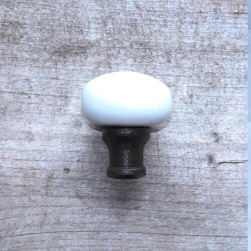 Bouton en porcelaine et en fonte