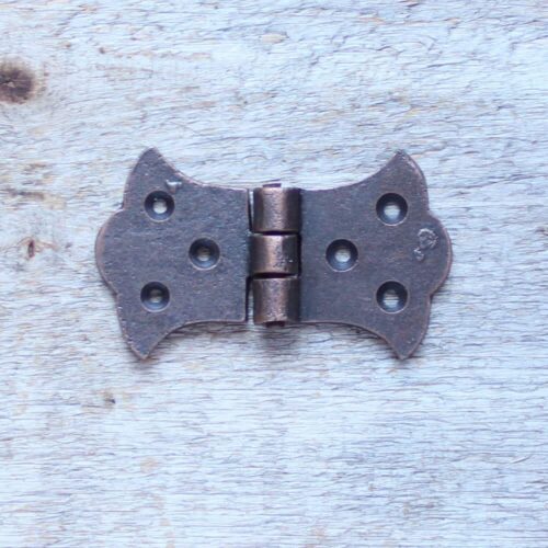 Penture papillon en fonte cuivre antique