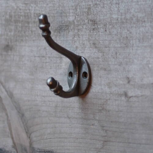 Petit crochet classique antique