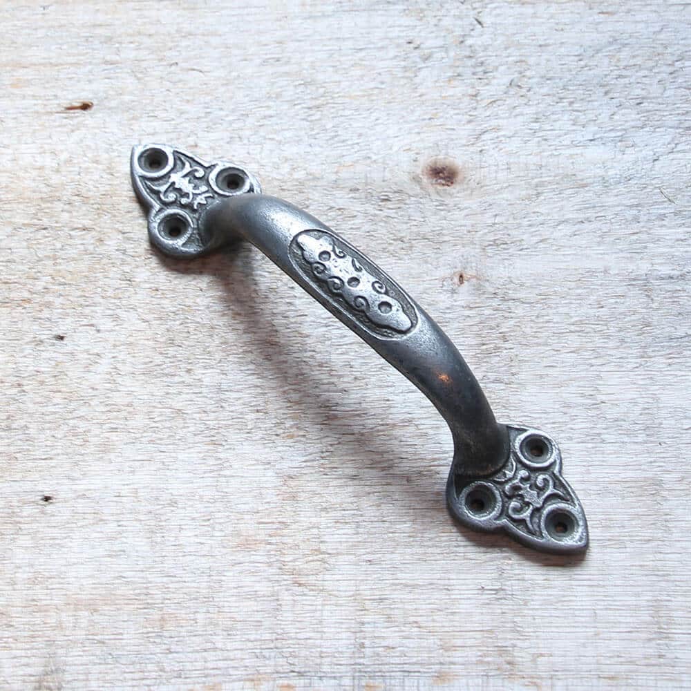 Poignée antique décorative