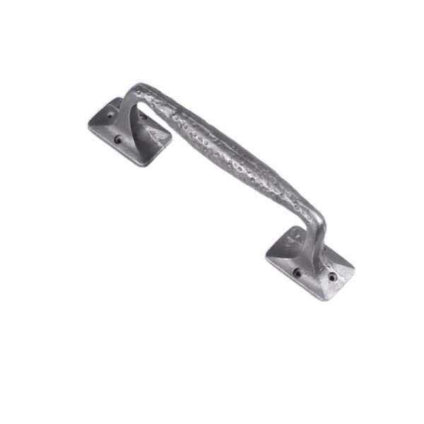 Poignée de porte martelée