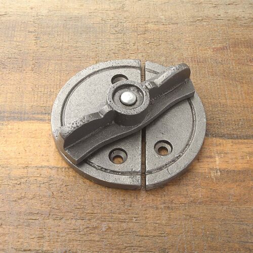 Loquet papillon sur plaque large fer antique